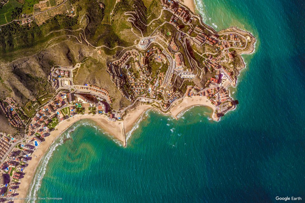 El faro de Cullera (Valencia) data de 1858. Google Earth lo ha fotografiado desde el espacio. El faro de Cullera (Valencia) data de 1858. Google Earth lo ha fotografiado desde el espacio.