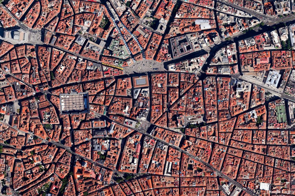 El centro de Madrid, desde el satélite. Destacan la Puerta del Sol y la Plaza Mayor. El centro de Madrid, desde el satélite. Destacan la Puerta del Sol y la Plaza Mayor.