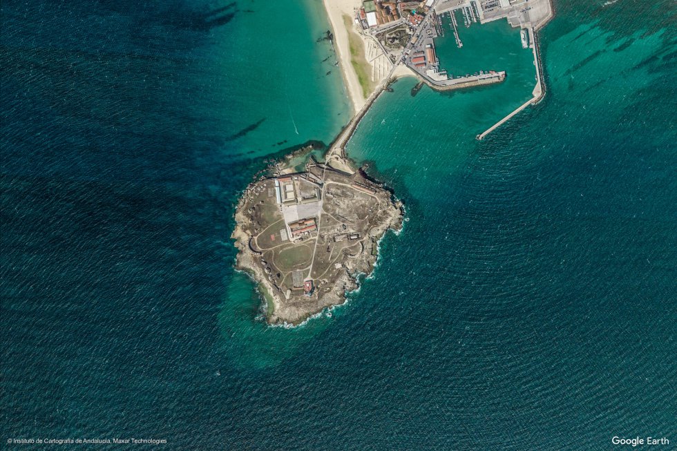 La punta de Tarifa (Cádiz), cabo que es el punto más meridional de la Europa continental. La punta de Tarifa (Cádiz), cabo que es el punto más meridional de la Europa continental.
