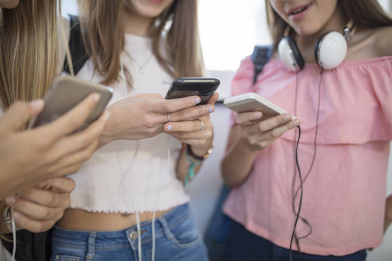 Canarias No Se Plantea Prohibir El Uso Del Movil En El Patio De Los Colegios Radio Club Tenerife Cadena Ser