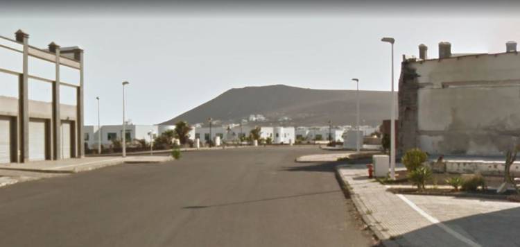 Sofocan un incendio en un local "ocupado" de Playa Blanca | SER
