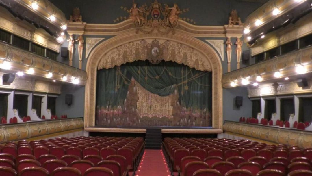 El Gran Teatro cumple hoy 100 años con las puertas cerradas por el ...