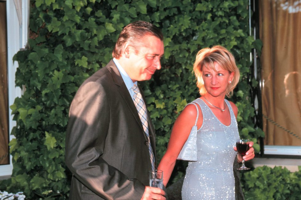 Michael Robinson junto a su mujer Christine en una recepción del Príncipe Andrés de Inglaterra, en Madrid en junio del 2000. Michael Robinson junto a su mujer Christine en una recepción del Príncipe Andrés de Inglaterra, en Madrid en junio del 2000.