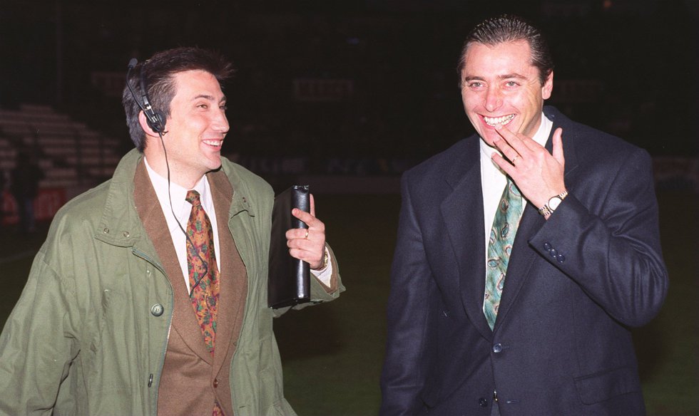 Michael Robinson con el comentarista deportivo Carlos Martínez. Michael Robinson con el comentarista deportivo Carlos Martínez.