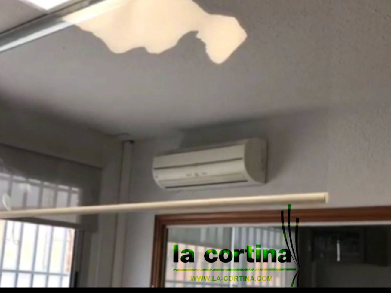 la cortina incorpora mascarillas y estores anti covid a su stock de venta