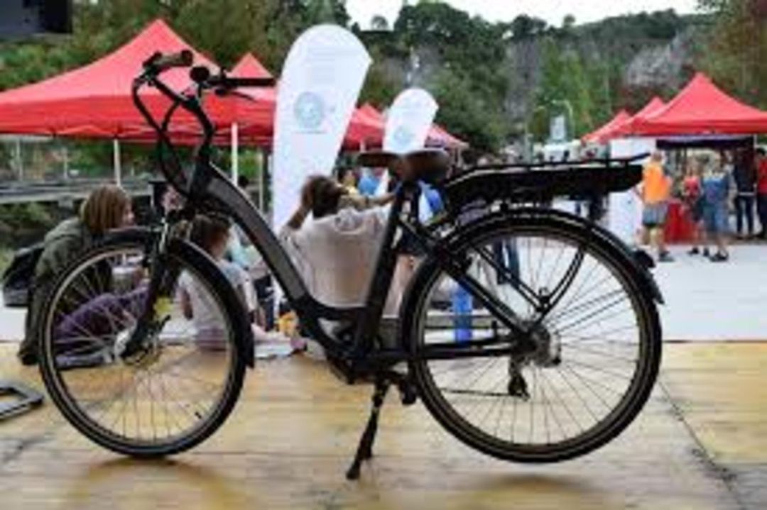 Una bicicleta en primera linea, dentro de uno de los eventos organizados por la Asociación Balazta de Hondarribia. 