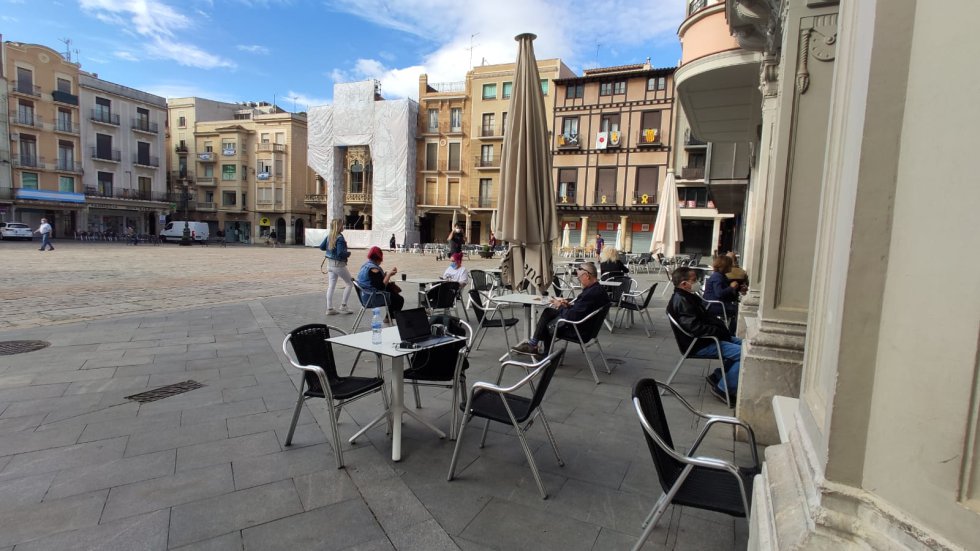 Algo de ocupación en esta terraza en Tarragona en el primer día de la fase 1. Algo de ocupación en esta terraza en Tarragona en el primer día de la fase 1.