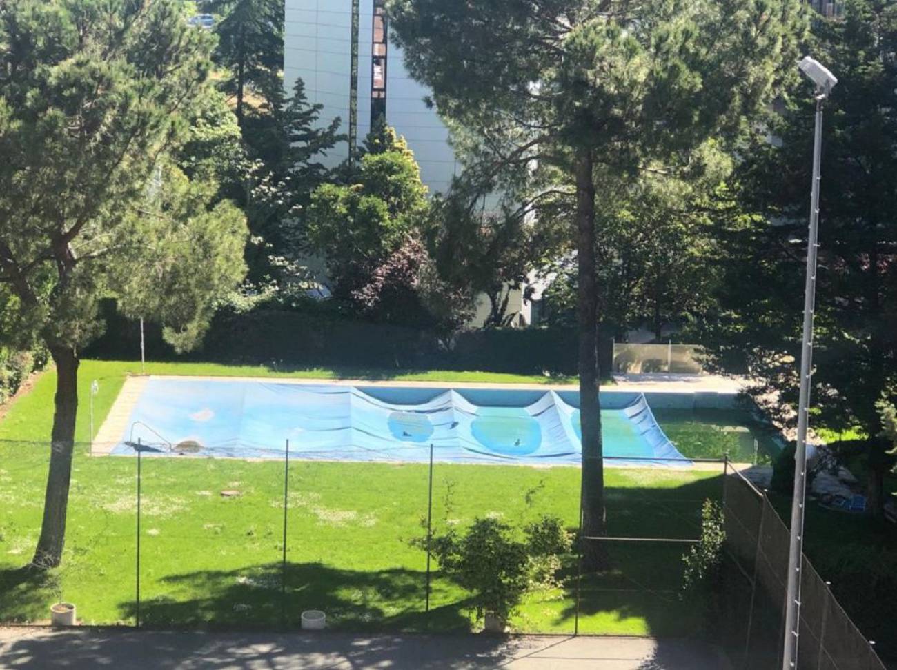 Coronavirus Las Piscinas Comunitarias No Pueden Cumplir Las Condiciones Para Abrir Segun Los Administradores De Fincas Sociedad Cadena Ser