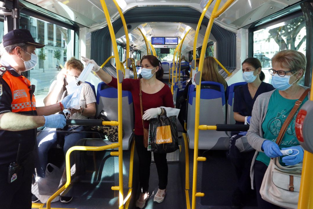 El Boe Regula El Uso De Mascarillas En Coches Motos Y Transporte En Autobus Ferrocarril Aereo Y Maritimo Hoy Por Hoy Cadena Ser Transporte aéreo — se considera transporte aéreo a toda actividad cuyo fin sea el traslado de pasajeros o carga mediante una aeronave, de un lugar a otro. el boe regula el uso de mascarillas en