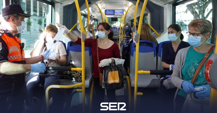 El Boe Regula El Uso De Mascarillas En Coches Motos Y Transporte En Autobus Ferrocarril Aereo Y Maritimo Hoy Por Hoy Cadena Ser El transporte aéreo o transporte por avión es el servicio de trasladar de un lugar a otro, pasajeros o cargamento, mediante la utilización de aeronaves. el boe regula el uso de mascarillas en