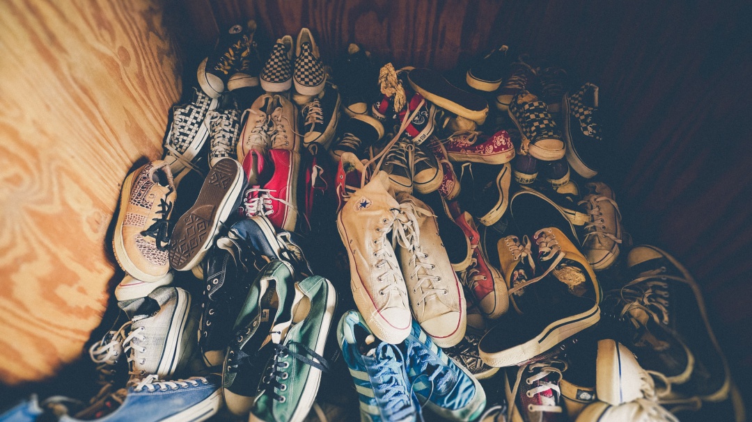 Siete ideas para hacer un cambio de armario y organizar bien tu ropa