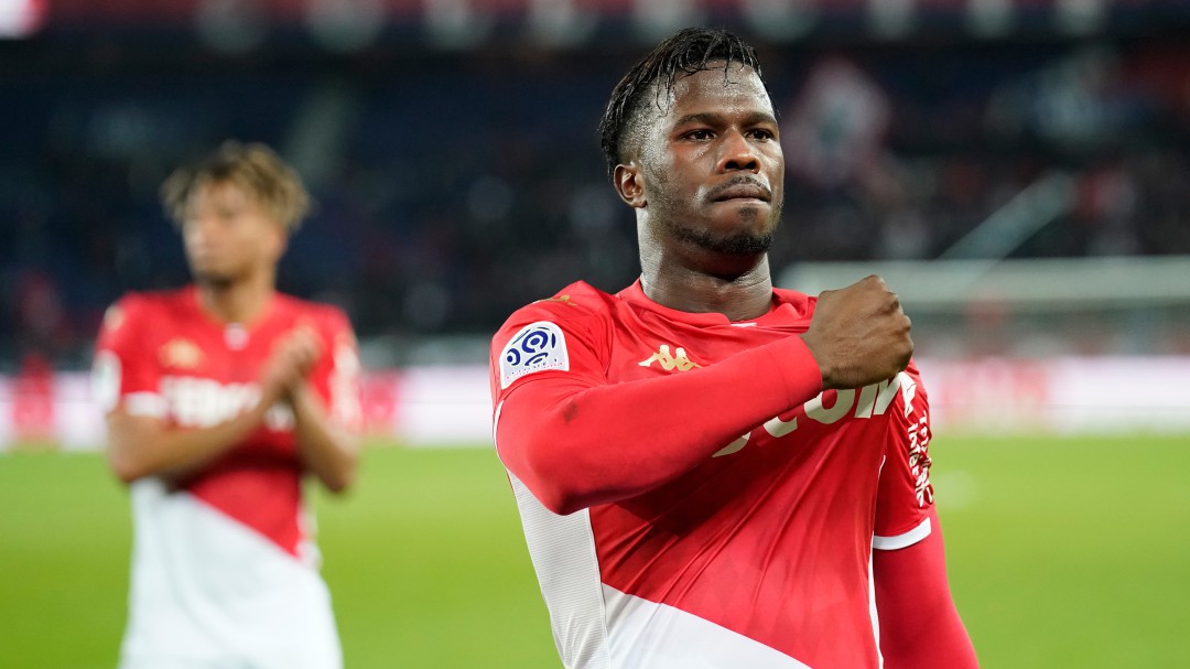 Keita Baldé logra alquilar un edificio para sesenta temporeros, tras la negativa de los hoteles de Lleida