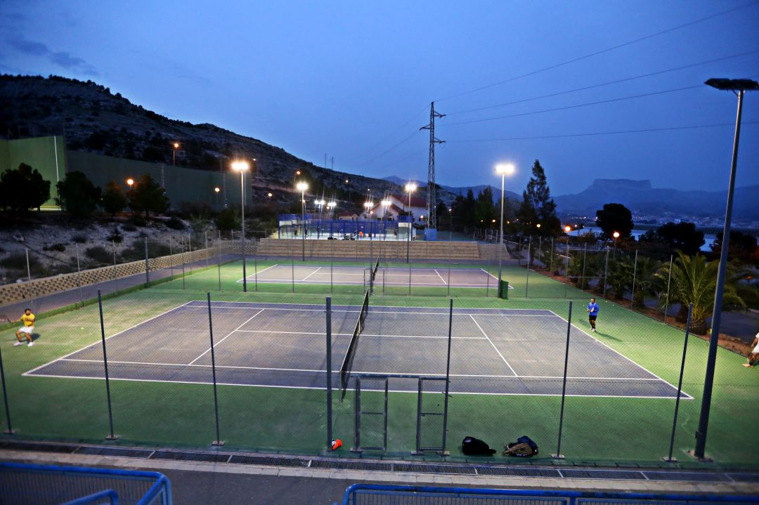 Coronavirus Elda Reabre Este Martes Las Pistas De Tenis Y Padel De San Crispin Radio Elda Actualidad Cadena Ser