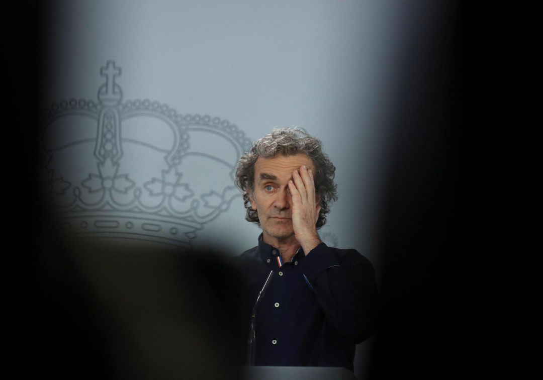 Simón avisa de que las mascarillas y guantes que no se desechan adecuadamente pueden suponer un riesgo