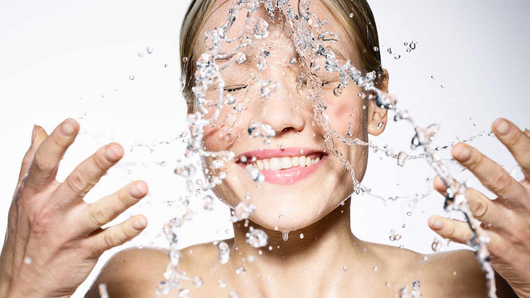 Succionador de poros y jabón exfoliante: el dúo perfecto para acabar con los puntos negros