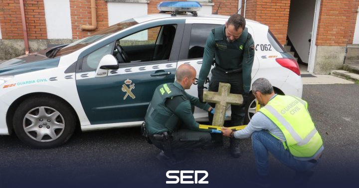 Two Moraña brothers arrested for the theft of a stone cross that could date back to the year 1,400 |  Radio Pontevedra