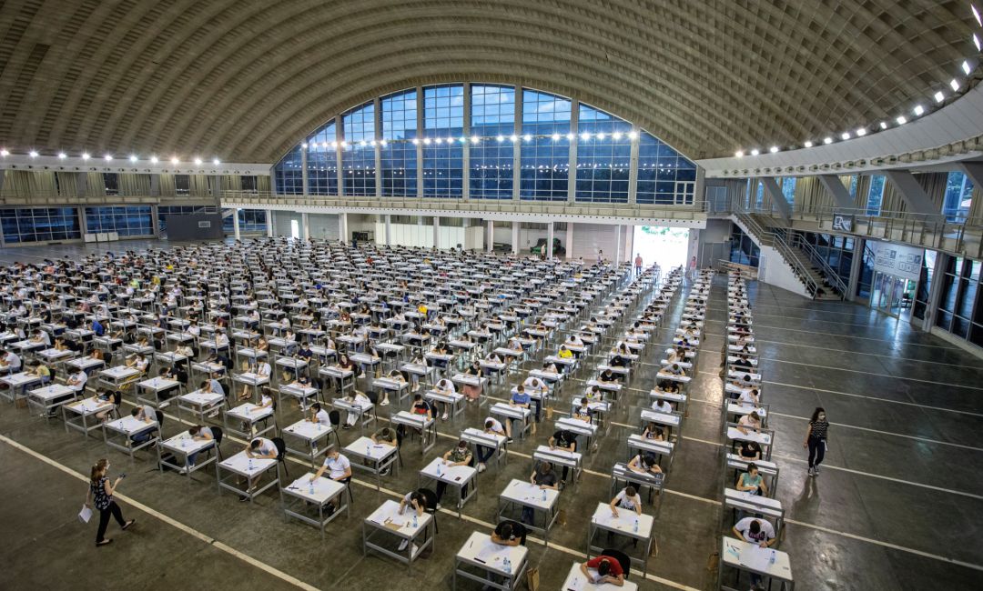 Un total de 6.649 aspirantes se presentan al examen de ...