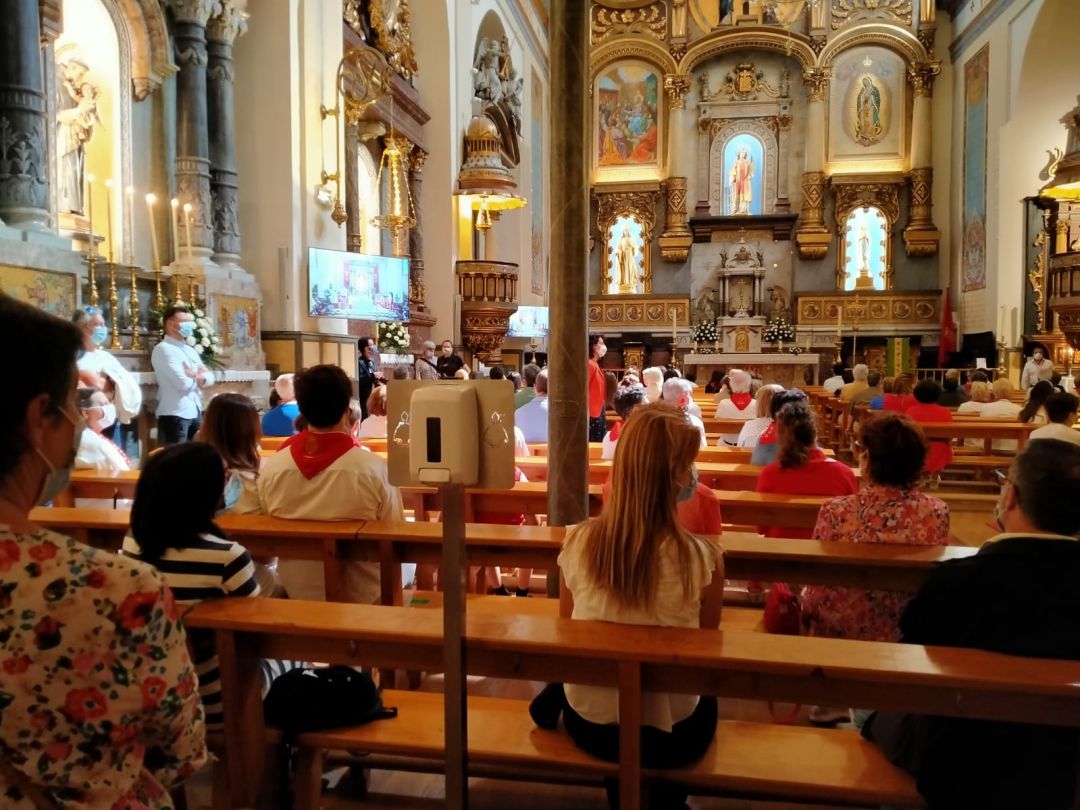 Una misa en honor a San Fermín, con aforo limitado y mascarilla ...