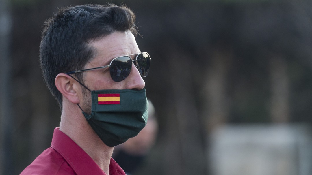 "Los camareros con mascarilla verde y banderita. Media vuelta": la reacción de un cliente en un bar asturiano