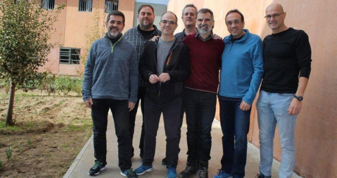 Jordi Sànchez, Oriol Junqueras, Jordi Turull, Joaquim Forn, Jordi Cuixart, Josep Rull y Raul Romeva, en la prisión de Lledoners.