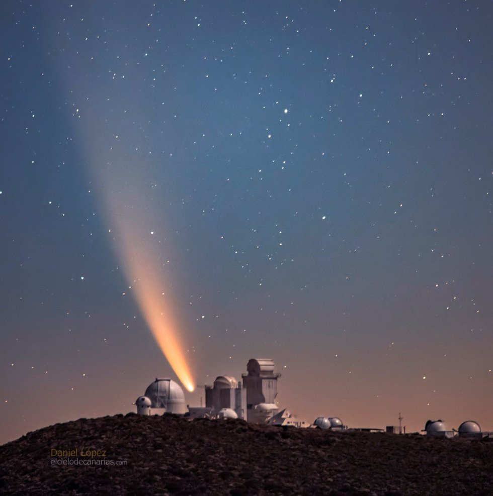 Imagen del cometa Neowise sobre el cielo nocturno de Canarias, tomada a las 5.48 horas de domingo 12 de julio, con ocho segundos de exposición en el Observatorio Astronómico del Teide, en Tenerife, por el astrofotógrafo Daniel López (@cielodecanarias, elcielodecanarias.com). Imagen del cometa Neowise sobre el cielo nocturno de Canarias, tomada a las 5.48 horas de domingo 12 de julio, con ocho segundos de exposición en el Observatorio Astronómico del Teide, en Tenerife, por el astrofotógrafo Daniel López (@cielodecanarias, elcielodecanarias.com).