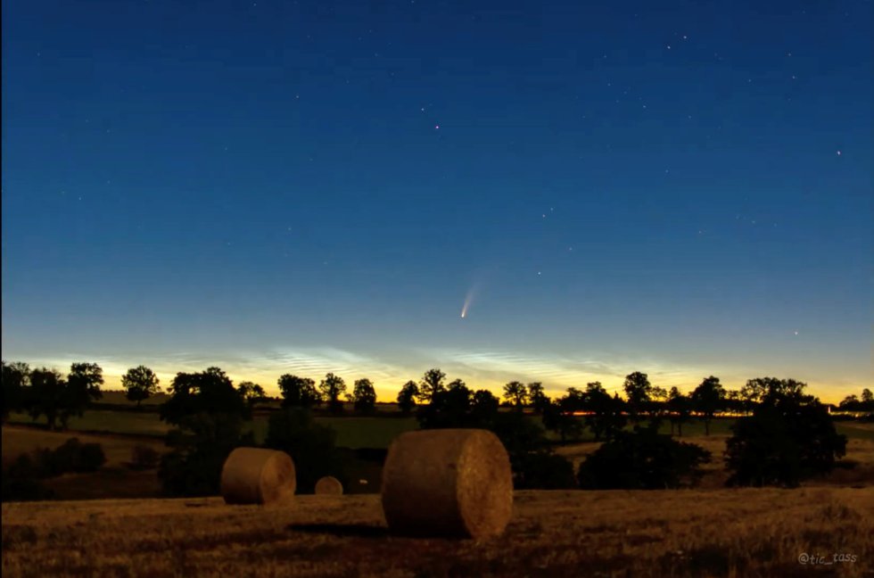 El cometa Neowise, visto desde Montlucon (Francia), el pasado 8 de julio. El cometa Neowise, visto desde Montlucon (Francia), el pasado 8 de julio.