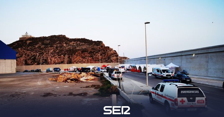 The total number of migrants arriving this weekend at the coast amounts to 454, with 14 more positives from Covid |  Radio Murcia