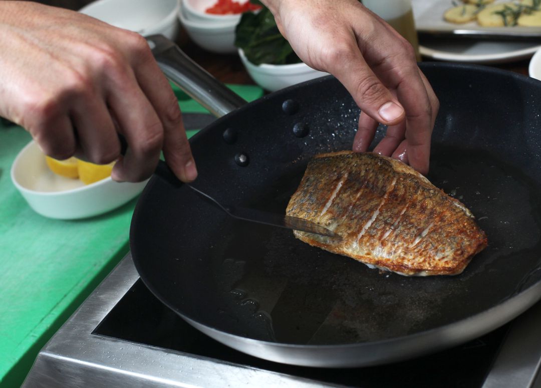 El Truco Definitivo Para Hacer Pescado A La Plancha Sin Que Tu Casa Huela A Chiringuito Gastronomia Cadena Ser