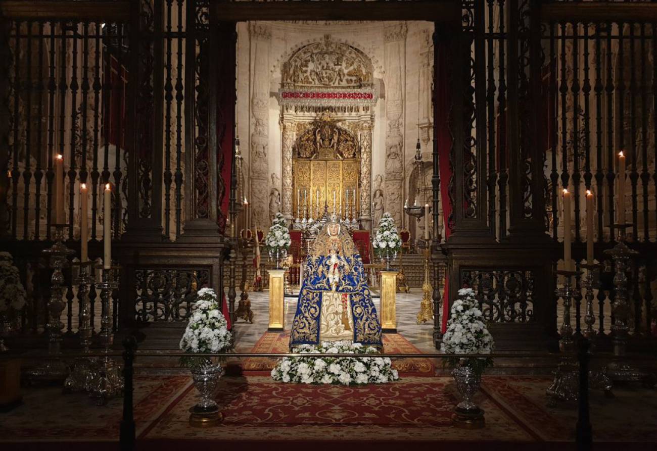 Aun sin besamanos, la Virgen de los Reyes se expone a veneración de los fieles Radio Sevilla Aun sin besamanos, la Virgen de los Reyes se expone a veneración de los fieles Radio Sevilla