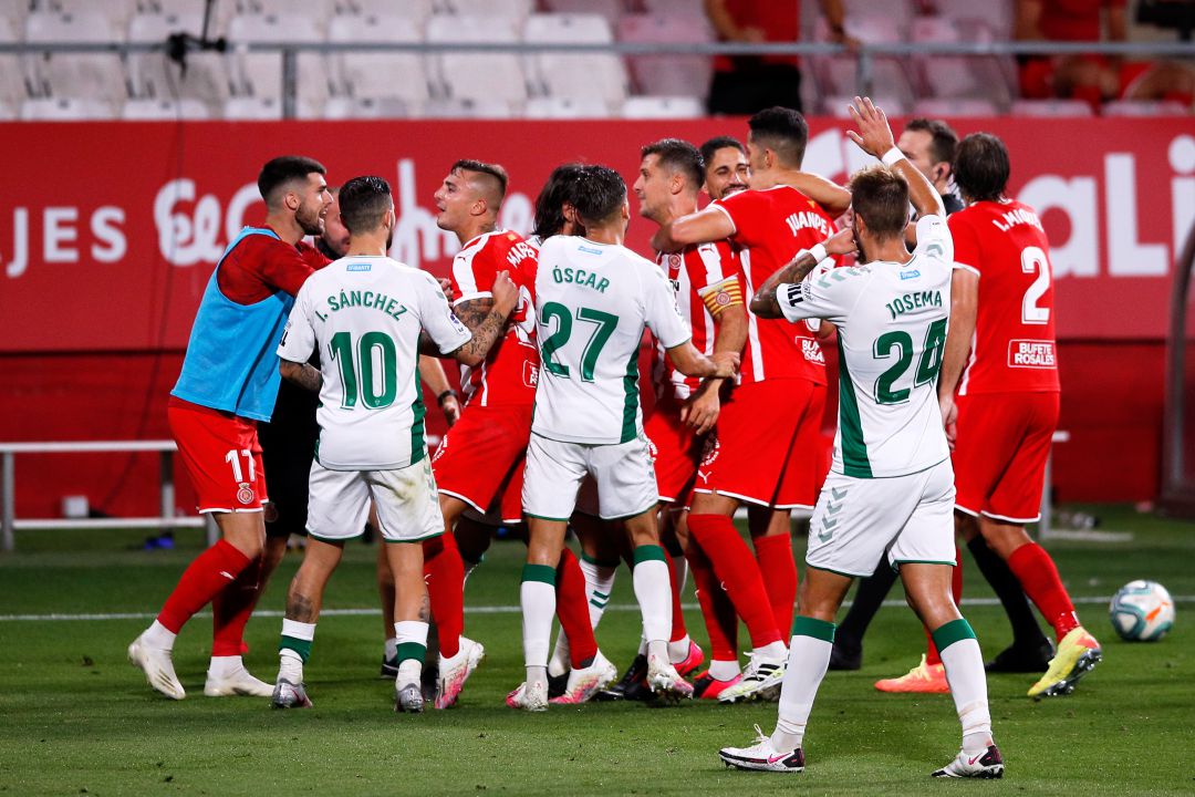 Un cabezazo in extremis devuelve a el Elche a Primera cinco años después |  Deportes | Cadena SER