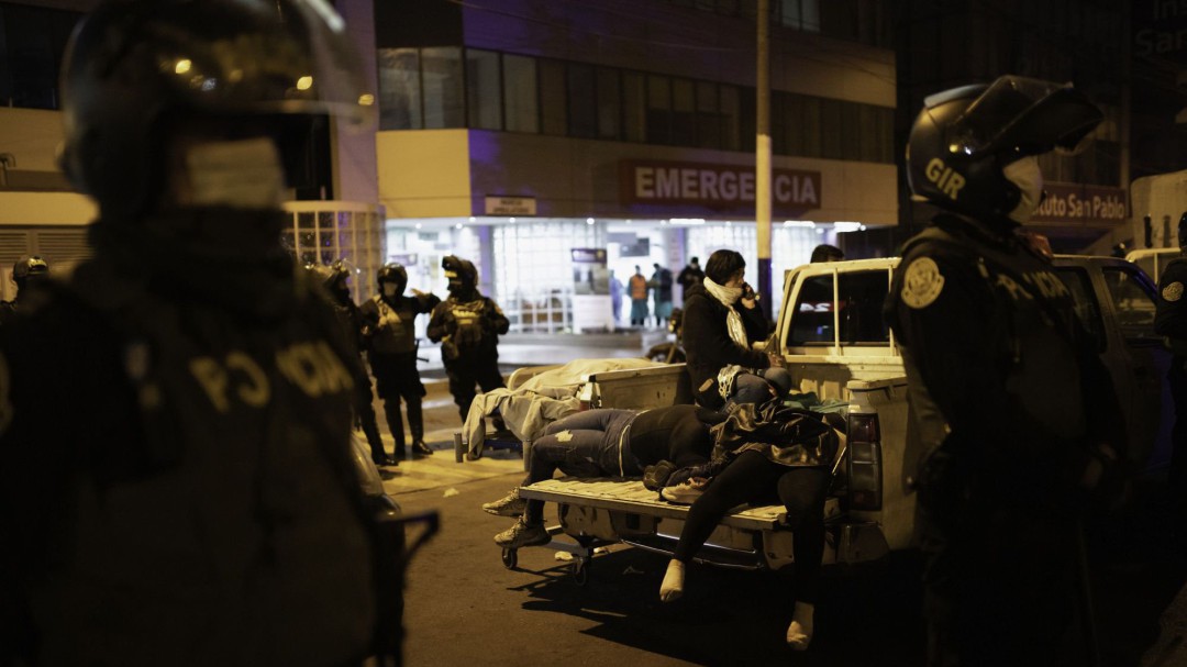 Al menos trece personas mueren asfixiadas en Perú durante una operación policial para despejar una discoteca