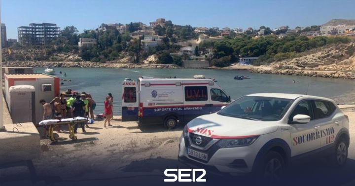 A drifting boat injures a woman and forces her to evacuate a beach in El Campello |  Radio Alicante |  Present