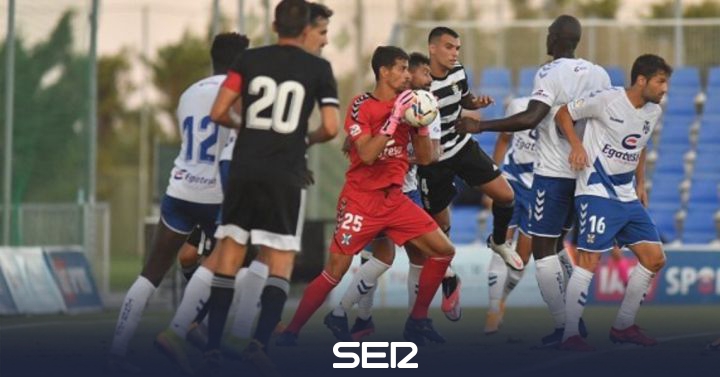 Blue and white triumph in their third preseason game (2-0) |  Radio Club Tenerife |  Present