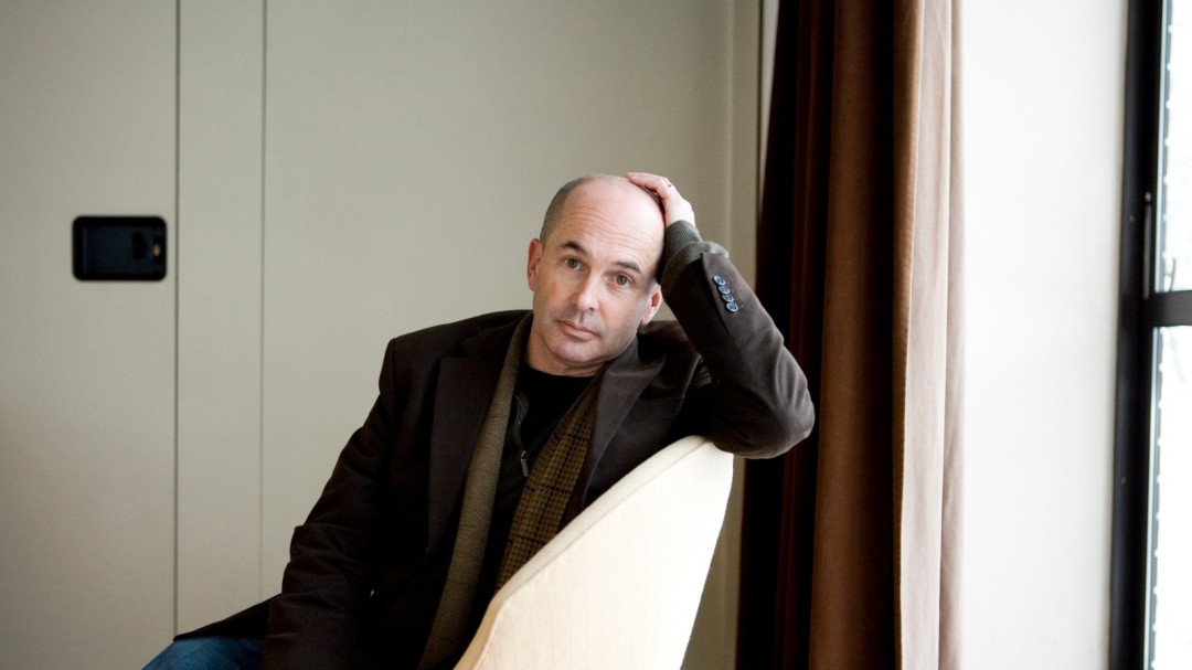 Don Winslow: ''Las elecciones de EEUU significan volver a la democracia o continuar en el fascismo"