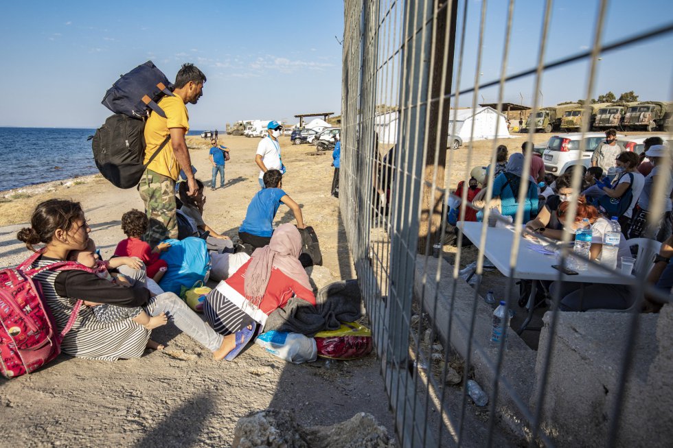 Vallas separan a varios refugiados. Vallas separan a varios refugiados.