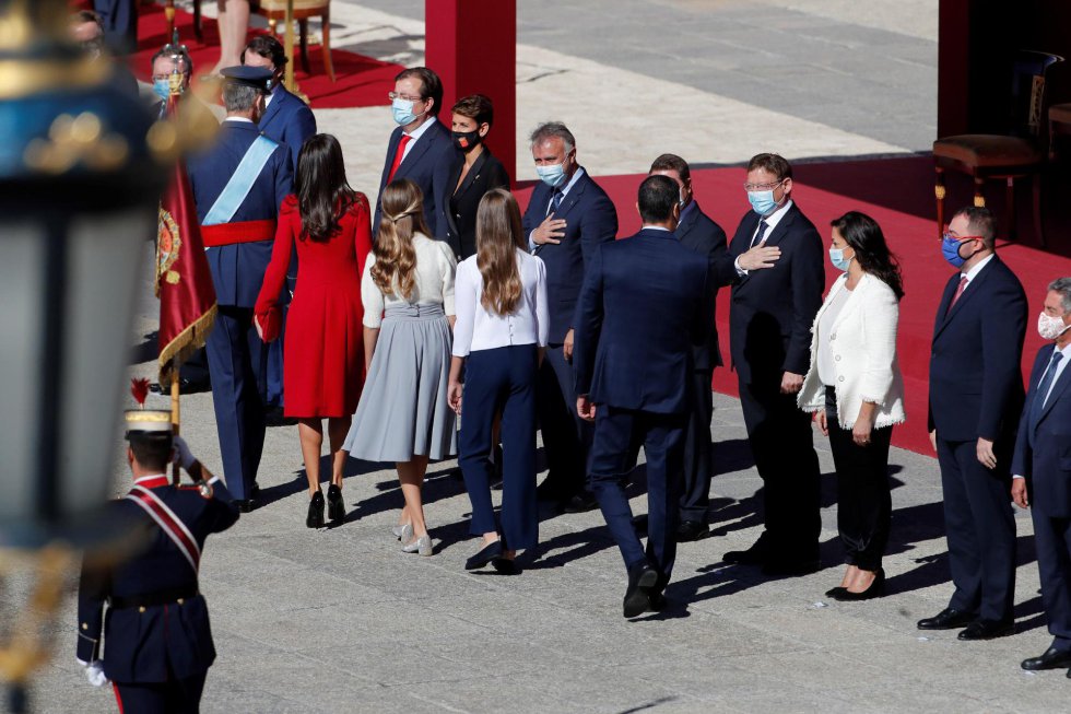 El presidente del Gobierno, Pedro Sánchez, el rey Felipe VI, la reina Letizia y la princesa de Asturias, Leonor y la infanta Sofía saludan a los presidentes regionales El presidente del Gobierno, Pedro Sánchez, el rey Felipe VI, la reina Letizia y la princesa de Asturias, Leonor y la infanta Sofía saludan a los presidentes regionales