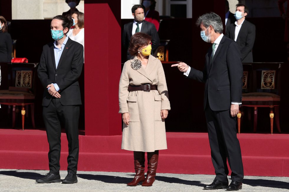 Los vicepresidentes del Gobierno, Pablo Iglesias y Carmen Calvo, junto al presidente del Consejo General del Poder Judicial, Carlos Lesmes Los vicepresidentes del Gobierno, Pablo Iglesias y Carmen Calvo, junto al presidente del Consejo General del Poder Judicial, Carlos Lesmes