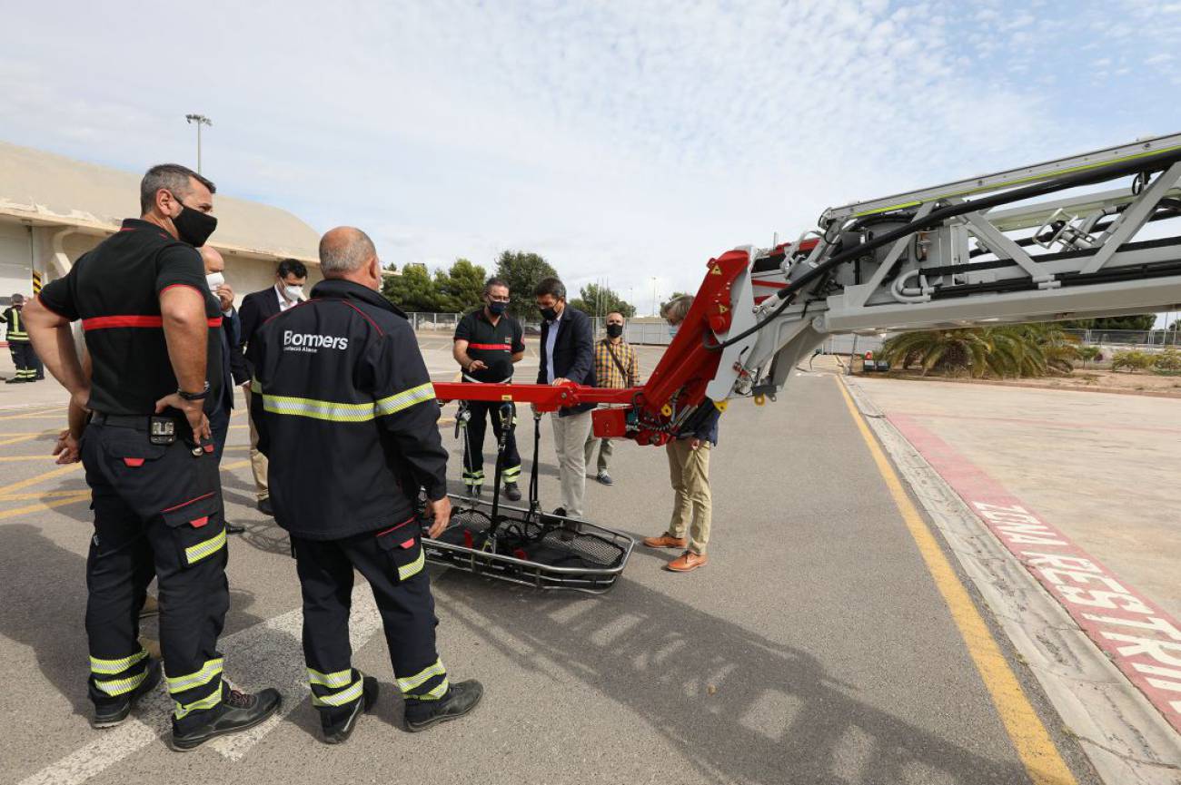 El Parque de Bomberos de Elche adquiere un nuevo vehículo para rescates El Parque de Bomberos de Elche adquiere un nuevo vehículo para rescates