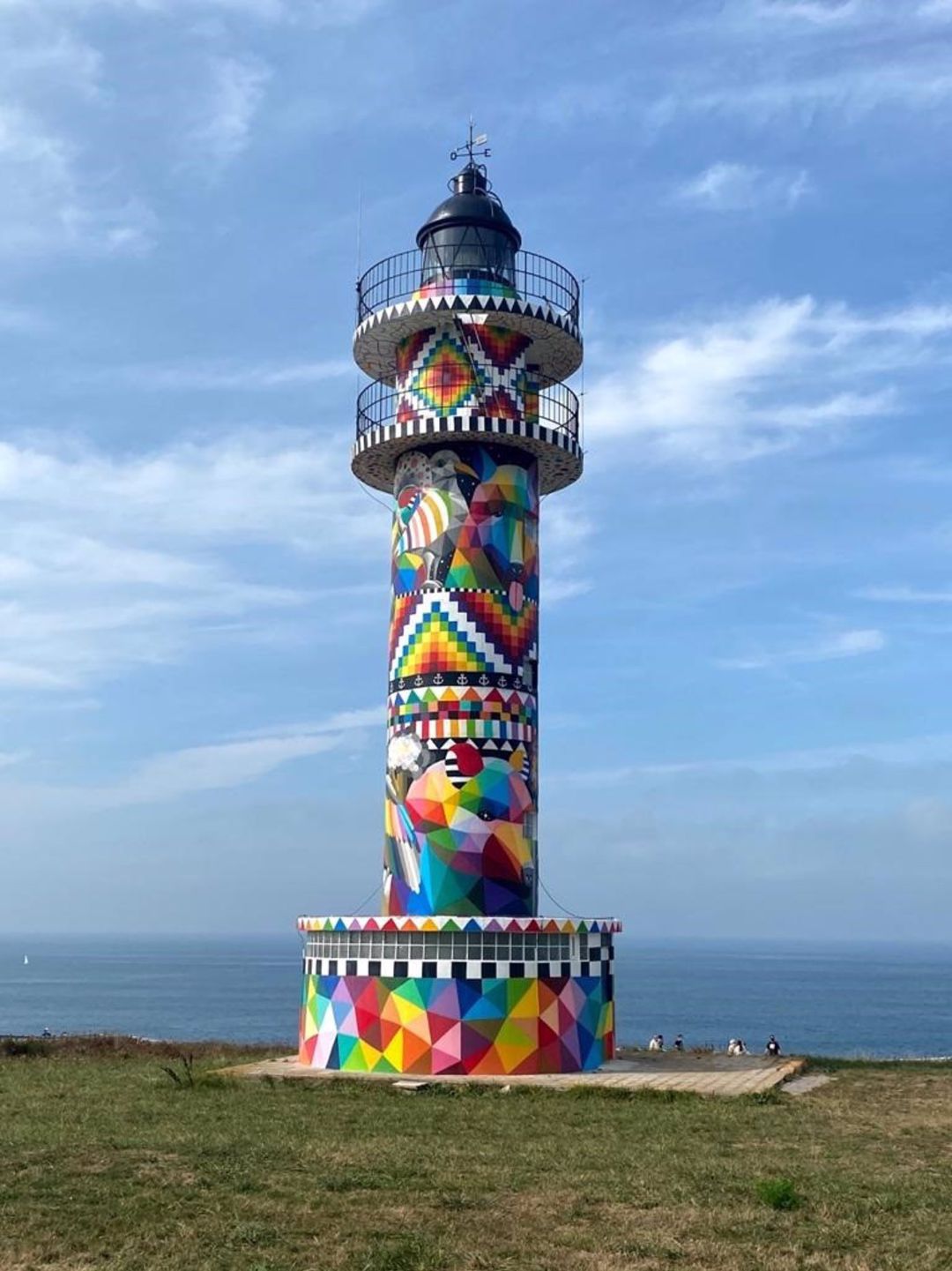 El faro de Ajo pintado por Okuda recibe más de 74.000