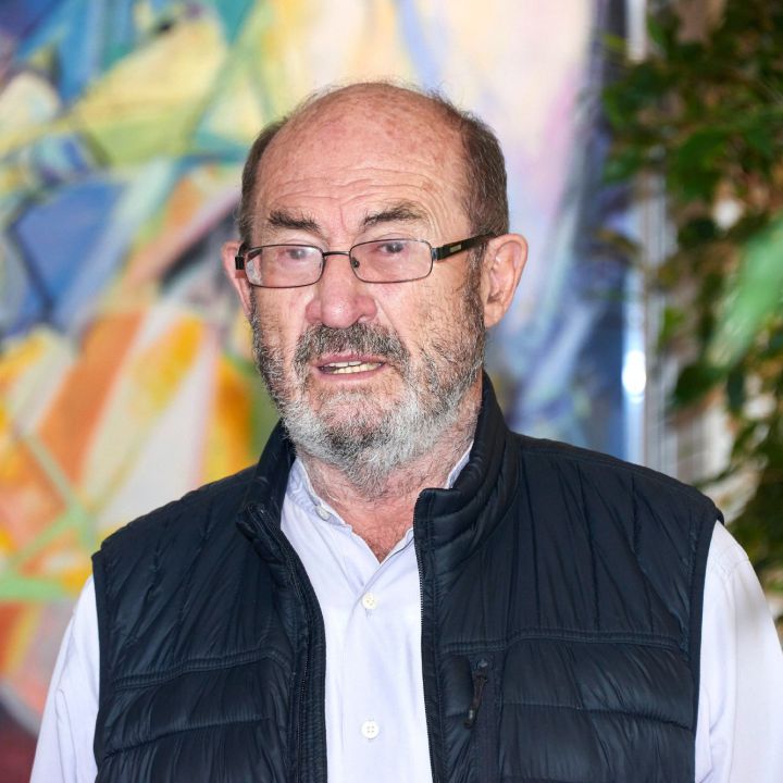 Juan Madrid: "España es un país siniestro y una república de ladrones"