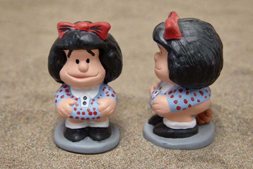 Detalle de las figura del personaje de cómic Mafalda que es, junto al epidemiólogo Fernando Simón y las elecciones americanas, encarnadas en los candidatos Donald Trump y Joe Biden, una de las novedades de los caganers con rostros de famosos de este año. Detalle de las figura del personaje de cómic Mafalda que es, junto al epidemiólogo Fernando Simón y las elecciones americanas, encarnadas en los candidatos Donald Trump y Joe Biden, una de las novedades de los caganers con rostros de famosos de este año.