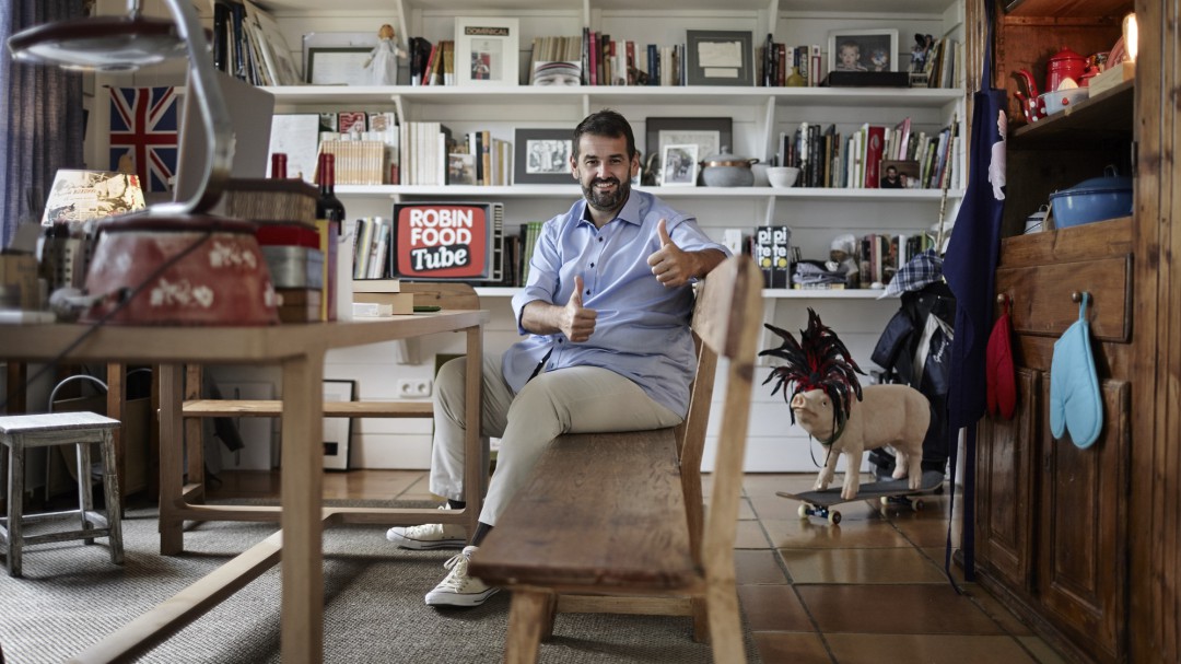 David de Jorge: de cocinar en la tele a preparar 'tuppers' para la residencia de abuelos que dirige su mujer