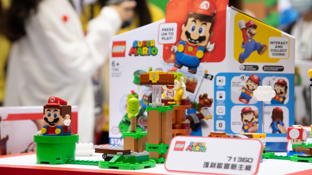 Los juguetes que triunfarán estas Navidades: desde lo nuevo de los 'SuperThings' hasta Mario y 'Baby Yoda'