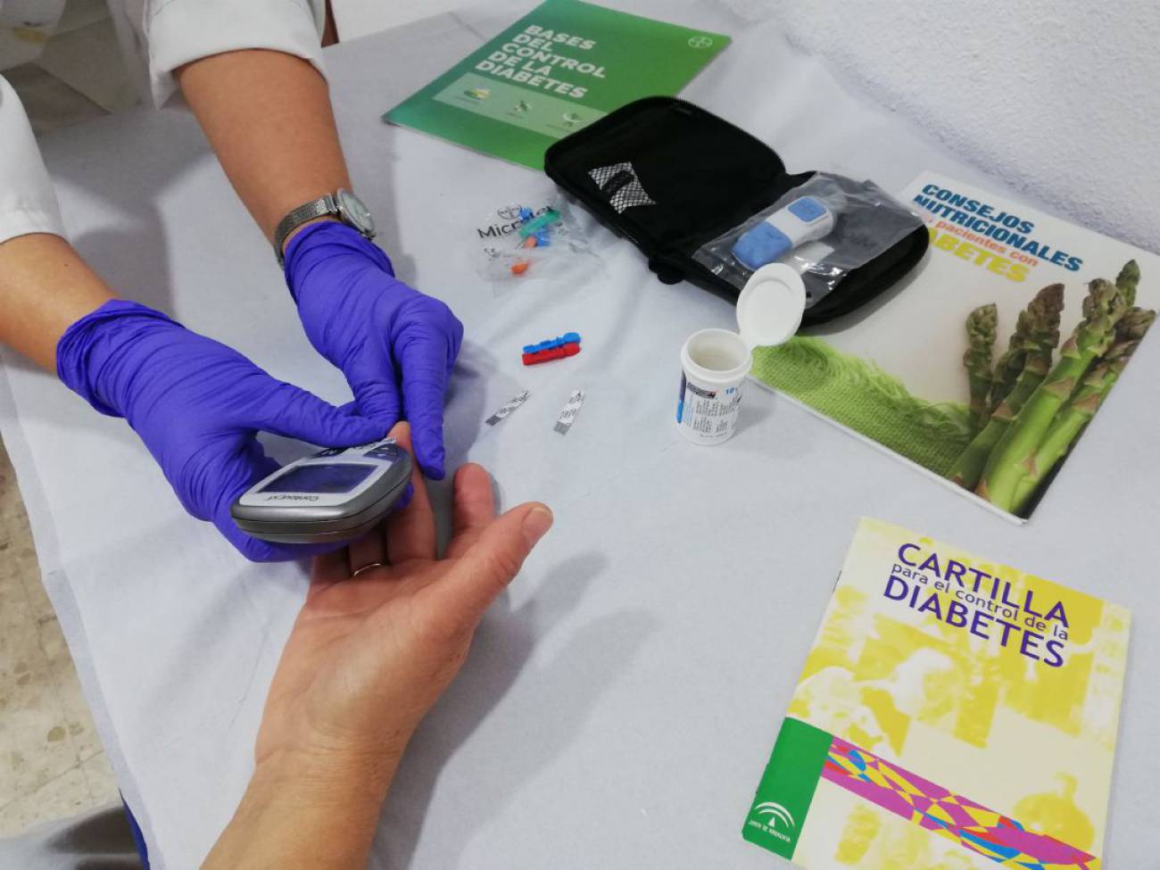 Las bombas de insulina y dispositivos de monitorización de glucosa nos ...