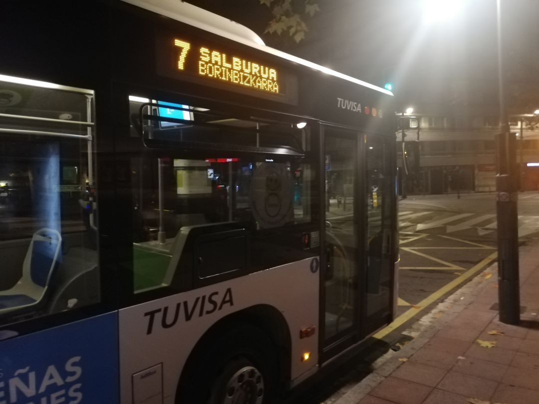 Tuvisa Deja Tirada En Una Parada A Una Mujer En Silla De Ruedas La Rampa Del Autobus No Funcionaba Ser Vitoria Cadena Ser