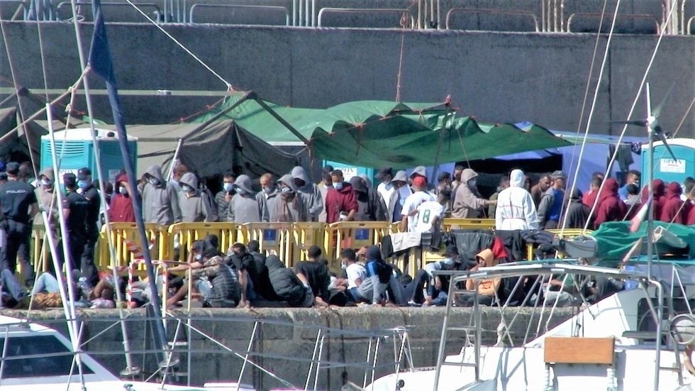Campamento de emergencia de inmigrantes en el Muelle de Arguineguín el pasado 9 de noviembre. Campamento de emergencia de inmigrantes en el Muelle de Arguineguín el pasado 9 de noviembre.