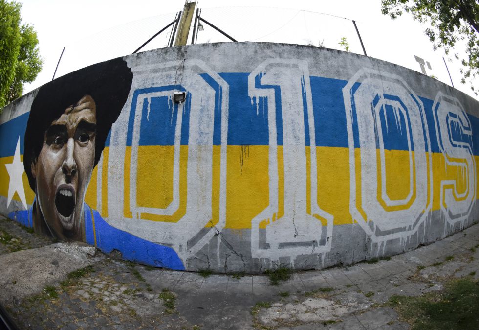 Un mural dedicado a Maradona frente al estadio Alberto J. Armando de Buenos Aires (Argentina). Un mural dedicado a Maradona frente al estadio Alberto J. Armando de Buenos Aires (Argentina).