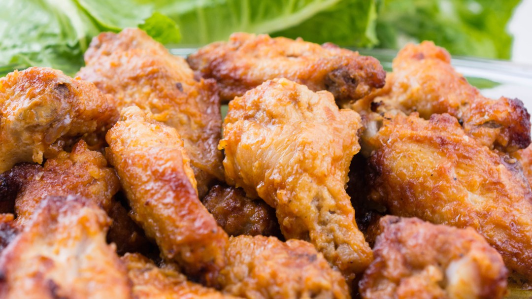 El sencillo truco de Dabiz Muñoz para que hagas magia con unas simples alitas de pollo