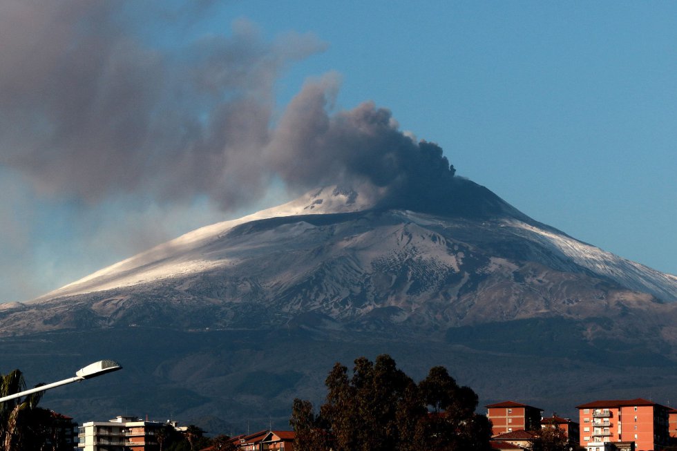 Espectacular erupción del volcán Etna Espectacular erupción del volcán Etna