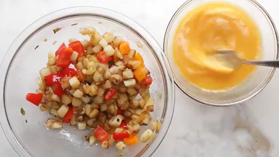 "¿Pero qué aberración es esta?" La receta de tortilla de patatas que indigna a las redes sociales